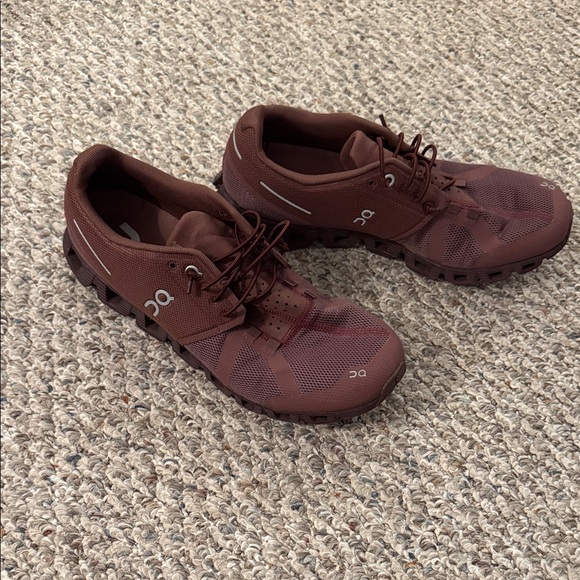 On Running cloud 5 sneaker monochrome mulberry women’s size 9.5 - Picture 2 of 8